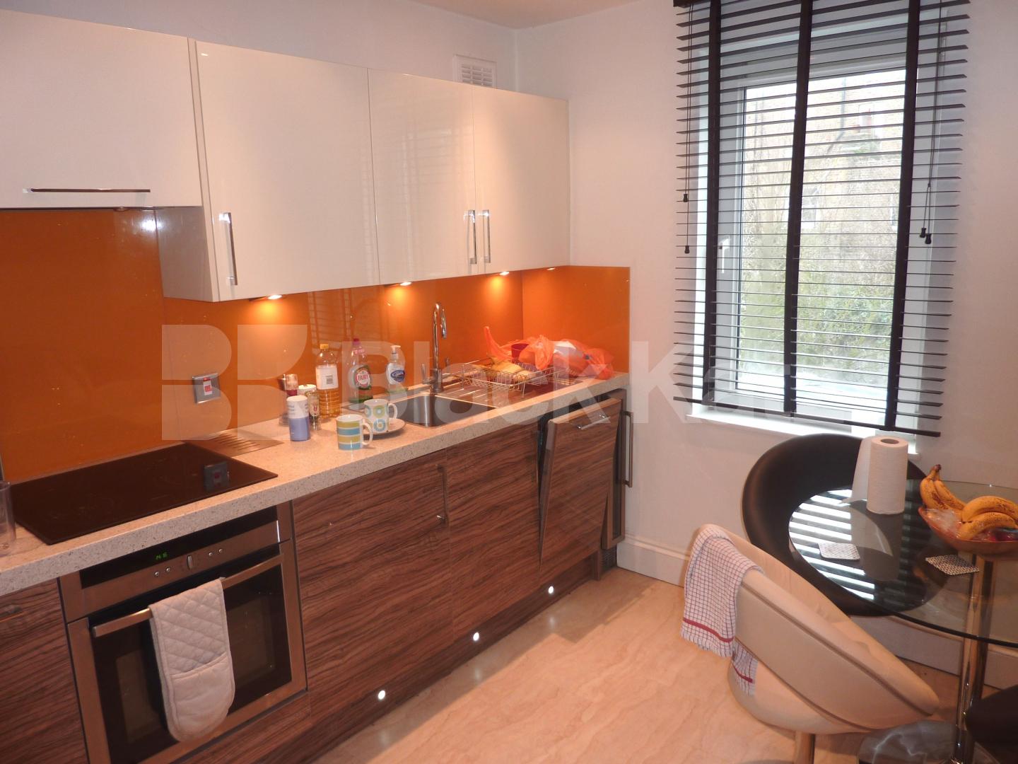 			NEW INSTRUCTION!, 2 Bedroom, 1 bath, 1 reception Flat			 Shirlock Road, HAMPSTEAD